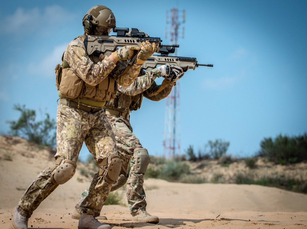 Hiện tại trên thế giới đang có hơn 20 quốc gia sử dụng tiểu liên MTAR trong biên chế của mình, trong đó có cả các quốc gia hiện đại như Mỹ cũng trang bị khẩu tiểu liên này trong lực lượng đặc nhiệm của mình. Nguồn ảnh: Gunsb.