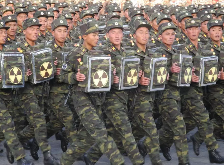 Một trong những minh chứng cho nhận định này về quân đội Triều Tiên đó là lực lượng cảm tử mang theo vũ khí hạt nhân. Nguồn ảnh: Chosun.