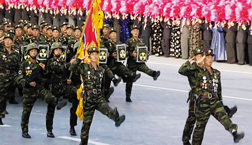 Thậm chí nhiều người còn lo sợ việc các lực lượng khủng bố có được loại bom hạt nhân cỡ nhỏ này trong tay và sử dụng chúng trong các vụ đánh bom liều chết tại các thành phố lớn trên thế giới trong tương lai. Nguồn ảnh: Chosun.