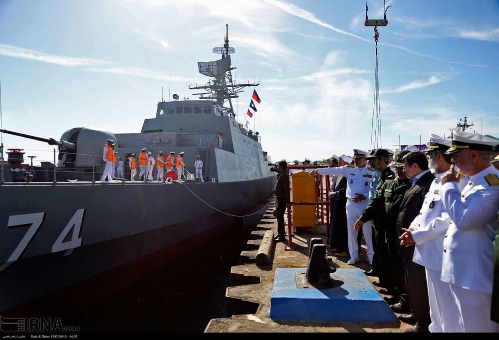 Ngoài ra, trên tàu Sahand còn được trang bị một khâu pháo 76mm kèm theo đó là một khẩu pháo phòng không cỡ 40mm và 6 ống phóng ngư lôi cùng 4 ống phóng tên lửa Qader. Nguồn ảnh: IRNA.