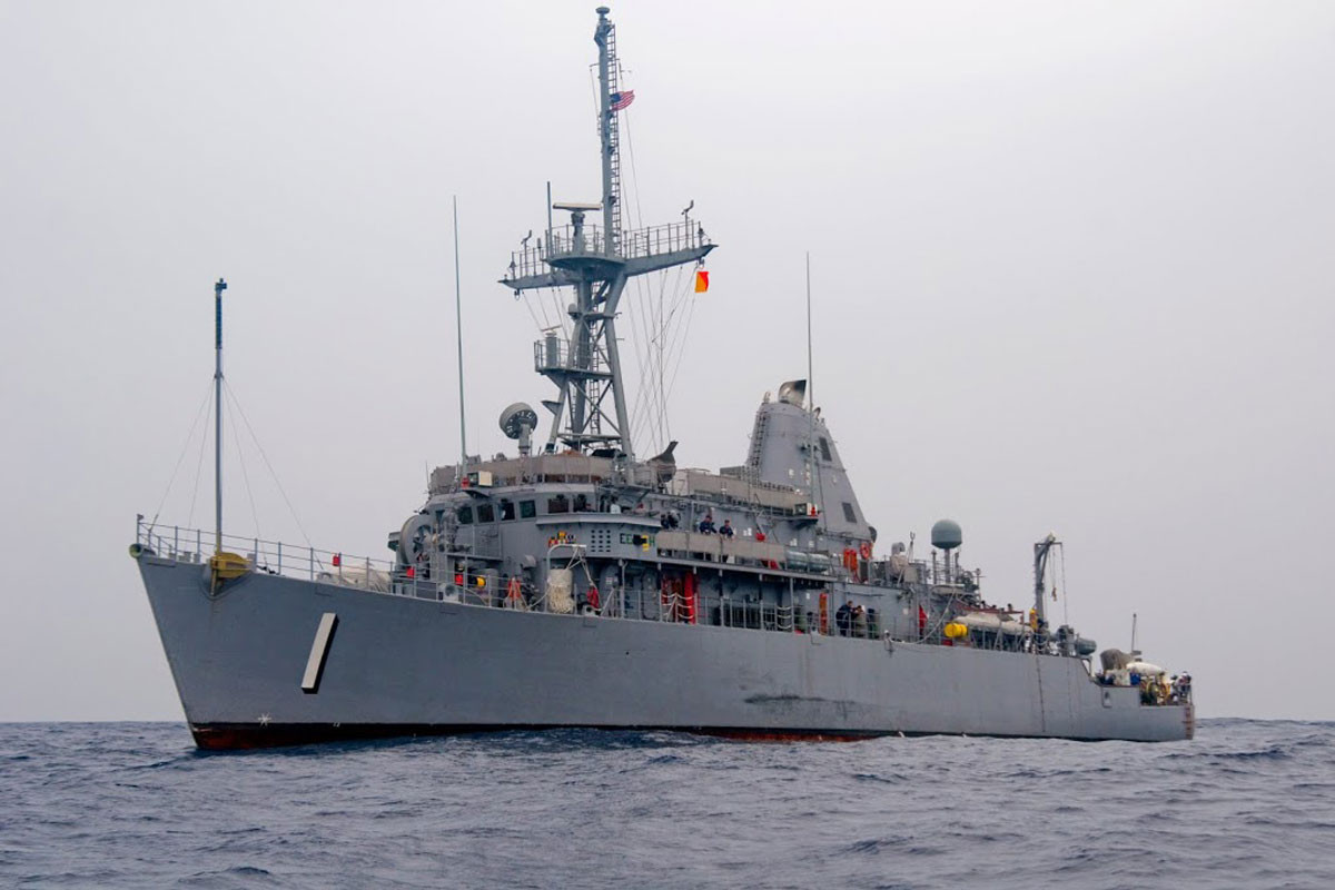 Các tàu phá lôi lớp Avenger có độ giãn nước rất nhỏ, chỉ 1312 tấn mỗi tàu, chiều dài tàu đạt 68 mét, lườn rộng 12 mét và có mớn nước khá nông, tối đa vào khoảng 4 mét. Nguồn ảnh: BI.