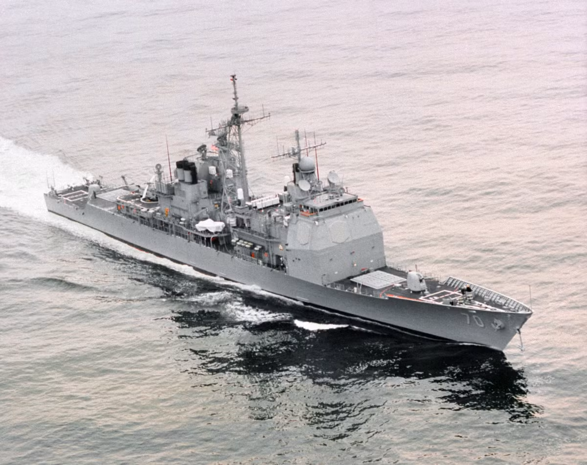 Sáng sớm hôm qua ngày 13/8, tổng thống Donald Trump thậm chí còn công khai đăng tải dòng trạng thái trên Twitter, khẳng định thông tin tình báo của Mỹ cho thấy Bắc Kinh đã "di chuyển một lượng lớn quân đội tới ranh giới giữa đại lục và Hong Kong". Nguồn ảnh: USnavy.