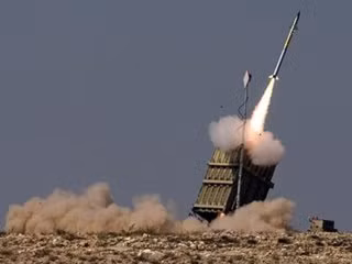 Với loại tên lửa Tamir, tổ hợp phòng thủ Iron Dome có khả năng đánh chặn mục tiêu ở khoảng cách từ 4 tới 70 km. Nguồn ảnh: BI.