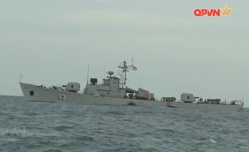 Tàu dược trang bị hai động cơ tuabin với tổng công suất 30.000 mã lực cùng một động cơ diesel 6000 mã lực và hai trục dẫn động cùng hai chân vịt và hai bánh lái. Nguồn ảnh: QPVN.