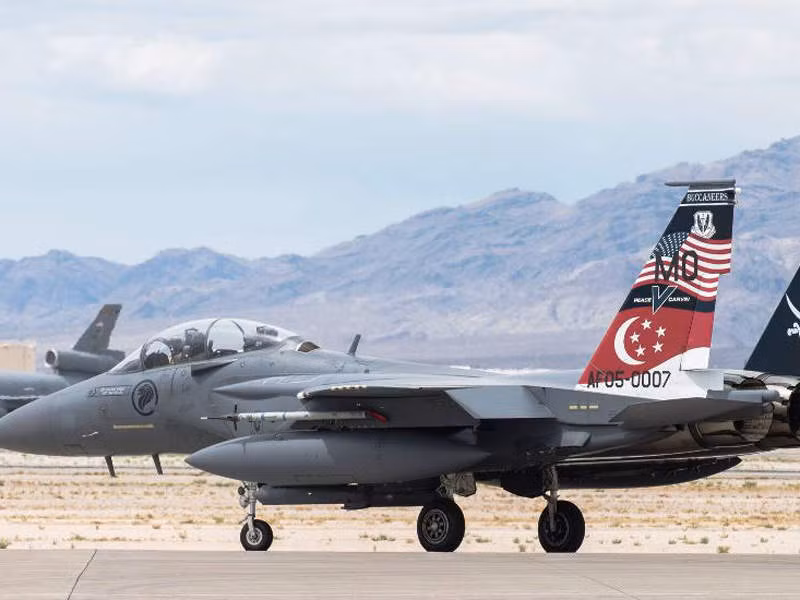 Phiên bản tiêm kích F-15SG của Singpore ban đầu là bản F-15E, sau đó được Mỹ cải biên thành chiến đấu cơ F-15 với mã đuôi SG (viết tắt của Singapore) và chỉ được xuất khẩu cho quốc gia nhỏ bé ở Đông Nam Á này. Nguồn ảnh: Aviation.