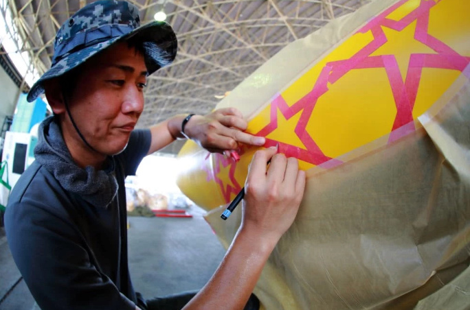 Tuy nhiên với người Nhật, việc sơn màu lên những chiến đấu cơ nhất là trong thời bình dường như lại không quá mang nặng tính hiệu quả chiến đấu mà lại mang đậm... dấu ấn nghệ thuật. Nguồn ảnh: QQ.