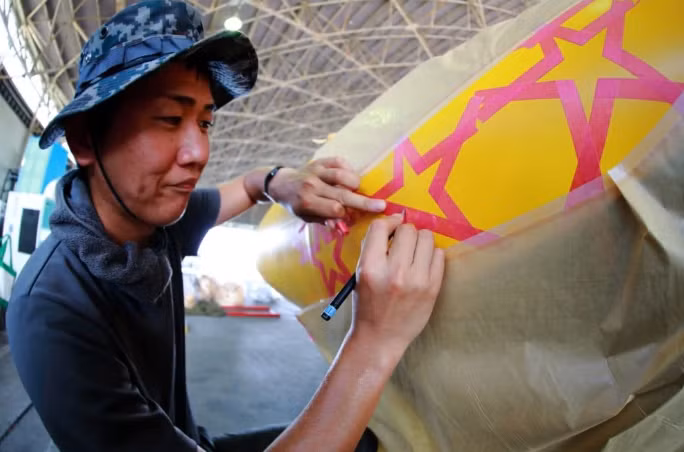 Tuy nhiên với người Nhật, việc sơn màu lên những chiến đấu cơ nhất là trong thời bình dường như lại không quá mang nặng tính hiệu quả chiến đấu mà lại mang đậm... dấu ấn nghệ thuật. Nguồn ảnh: QQ.