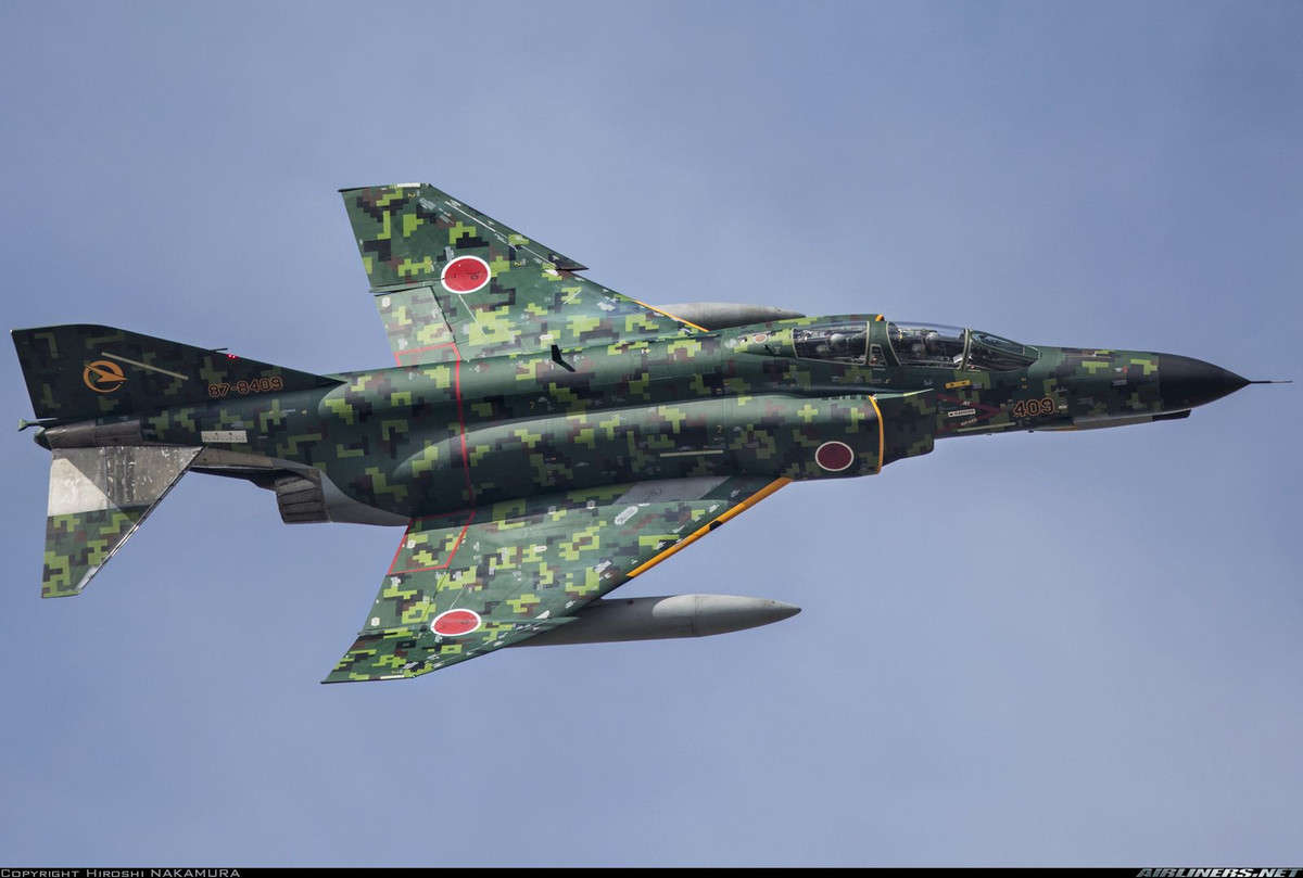 Một trong những loại tiêm kích mà Nhật Bản đang có nhiều nhất trong kho của mình là những chiến đấu cơ F-4 Phantom II xuất hiện từ cuối thập niên 60 của thế kỷ trước. Nguồn ảnh: QQ.
