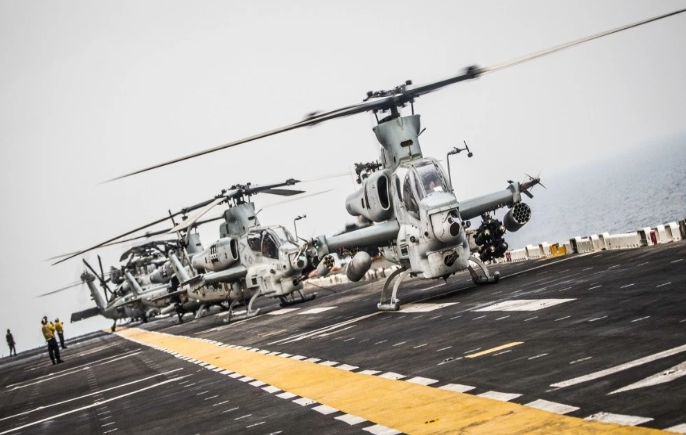 Với tàu đổ bộ tấn công USS Boxer được triển khai tới khu vực eo biển Hormuz, Hải quân Mỹ đã huy động được một lượng lớn vũ khí, khí tài tới vùng biển này để đảm bảo an ninh hàng hải và lợi ích Mỹ tại đây không bị Iran đe doạ. Nguồn ảnh: QQ.