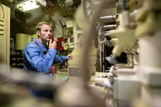 Thực tế hiện nay các tàu ngầm hiện đại do Nga và Liên Xô chế tạo đều đã được chuyển sang sử dụng màn hình cảm ứng thay vì các nút bấm chi chít như thế này. Nguồn ảnh: QQ.