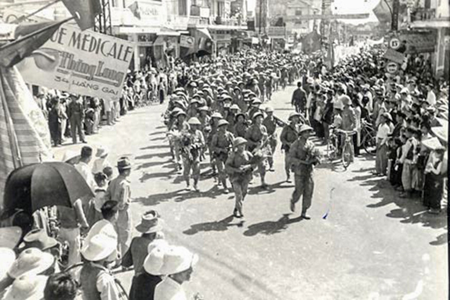 Đặc biệt, một số tỉnh lỵ do điều kiện khách quan chưa giành được chính quyền bao gồm thị xã Vĩnh Yên do bị Quốc dân đảng chiếm giữ, Hà Giang, Lào Cai, Móng cái bị quân đội Tưởng Giới Thạch chiếm đóng hay Lai Châu bị tàn quân Pháp từ Lào quay về chiếm giữ,... phải tới tháng 9 mới được bàn giao chính quyền về tay Việt Nam Dân chủ Cộng hòa. Nguồn ảnh: TL.