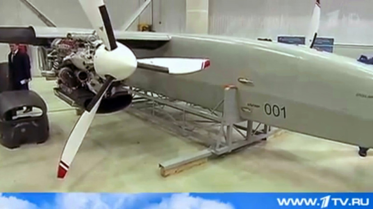 Điểm "ăn tiền" nhất của loại UAV này đó là nó có khả năng hoạt động liên tục 24 tiếng - cho phép mở rộng vùng hoạt động - bù đắp lại cho yếu tố tốc độ chậm khi nó sử dụng hai động cơ cánh quạt. Nguồn ảnh: 1TV.