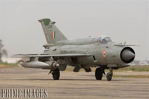 Trong quá khứ, MiG-21 từng được coi là loại tiêm kích Liên Xô có khả năng bắn hạ tiêm kích F-16 của Mỹ, tuy nhiên với các phiên bản F-16 hiện đại ra đời sau này, việc MiG-21 có thể lặp lại được kỳ tích là điều gần như bất khả thi. Nguồn ảnh: IAF.