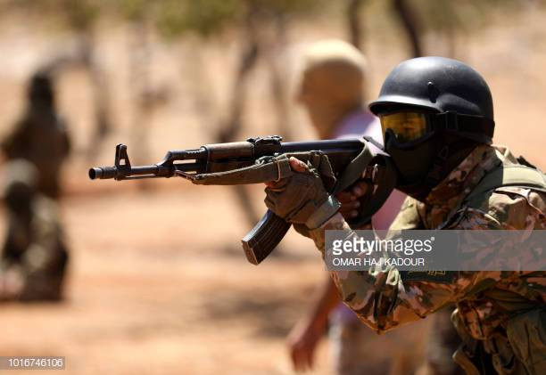 Mặc dù tới nay đã có rất nhiều biến thể hiện đại hơn của khẩu súng trường tấn công này được ra đời, tuy nhiên bản thân khẩu AK-47 và AKM đã quá tuyệt vời và quá bền nên vẫn còn một lượng rất lớn số súng loại này trôi nổi trên khắp thế giới. Nguồn ảnh: Gettyimg.