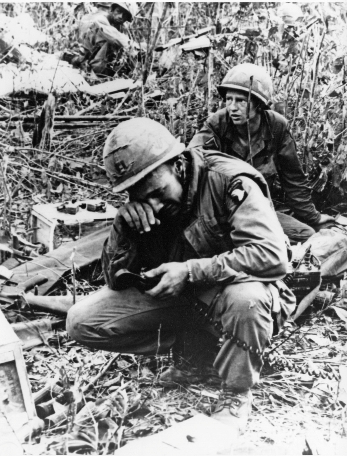 Ngoài ra, một loạt các di sản từ chiến tranh Việt Nam khác mà những người cựu binh Mỹ từng phải gặp phải khi tham chiến ở đây tới nay vẫn đeo bám họ như chứng nghiện ngập, ưa bạo lực hay thậm chí là những hành vi vượt ngoài quy chuẩn xã hội do tâm lý bị chấn động mạnh. Nguồn ảnh: VWM.