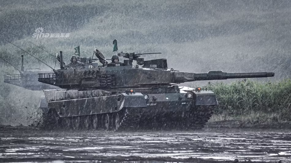 Tuy nhiên tính tới thời điểm hiện tại, Type 10 mới chỉ có 103 chiếc được sản xuất, ít hơn nhiều so với 341 chiếc Type 90 và 560 chiếc Type 74 hiện đang phục vụ trong biên chế lực lượng này. Nguồn ảnh: Sina.