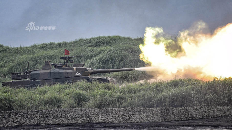 Điều đáng nói đó là loại xe tăng này chỉ sử dụng hoả lực chính là một khẩu pháo cỡ nòng 120mm - vốn được xem là có uy lực kém hơn so với các loại pháo 125mm hiện đại đang được Nga sử dụng. Nguồn ảnh: Sina.