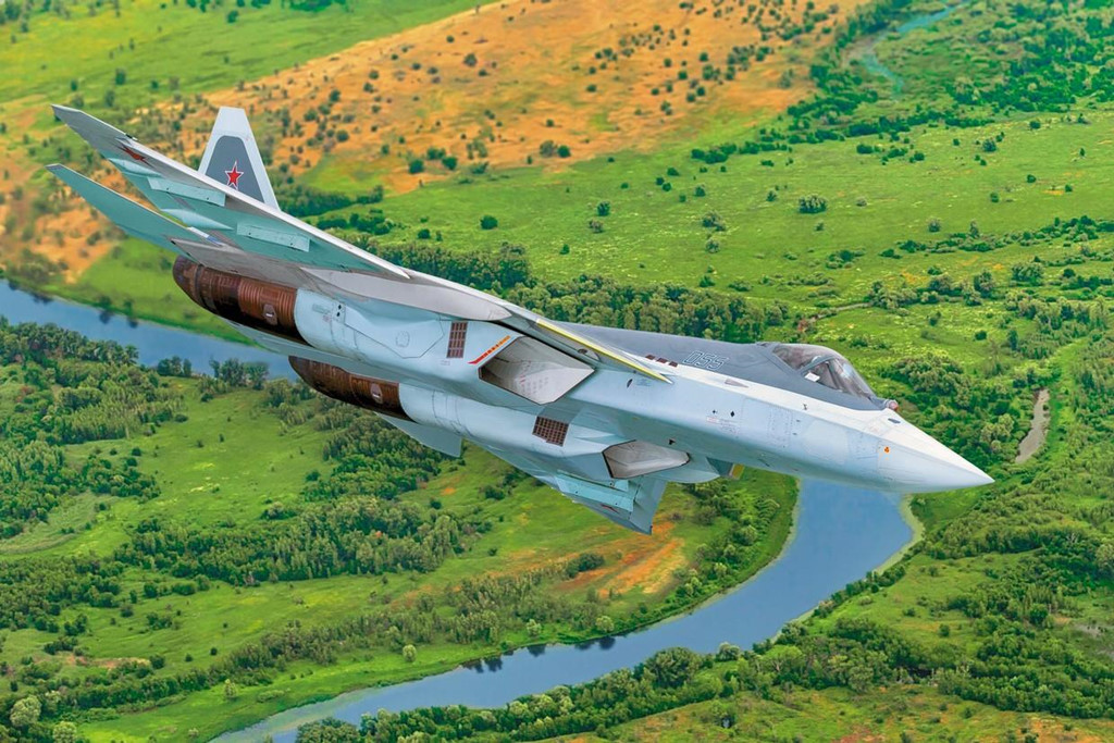 Su-57 là tương lai của Sukhoi cũng như của Không quân Nga. Chương trình tiêm kích tàng hình thế hệ 5 đầu tiên của Nga đã hoàn tất quá trình phát triển và thử nghiệm. Quá trình sản xuất hàng loạt đã bắt đầu vào đầu năm nay. Ảnh: Sukhoi.
