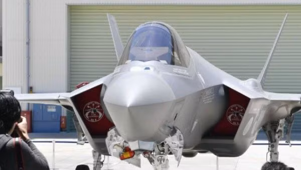 Ngoài ra, hiện tại tập đoàn Mitsubishi của Nhật cũng đang tiến hành nhận chuyển giao công nghệ và lắp ráp 38 chiếc chiến đấu cơ F-35 để sớm tự chủ được việc lắp ráp, bảo dưỡng và sản xuất linh kiện thay thế cho loại chiến đấu cơ này. Nguồn ảnh: F35.