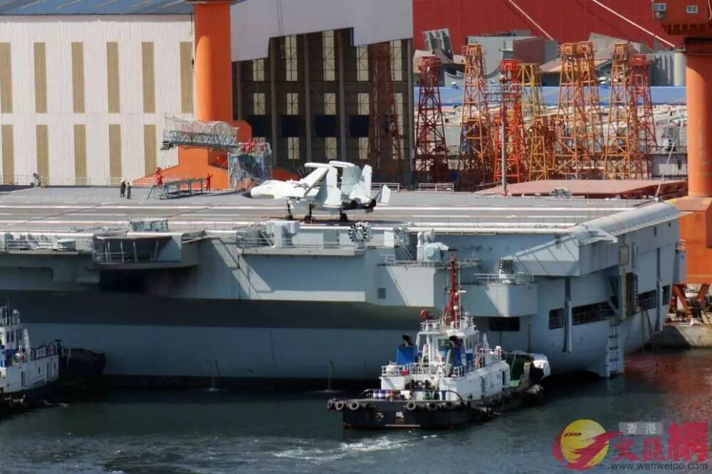 Tuy nhiên, một trong những dấu hỏi lớn nhất đó là tới tận thời điểm hiện tại, khi mà thời gian tàu Type 001A được nhập biên chế của Hải quân Trung Quốc chỉ còn tính bằng tháng - phía Trung Quốc vẫn chưa hề nhắc tới tên chính thức của tàu sân bay này. Nguồn ảnh: QQ.