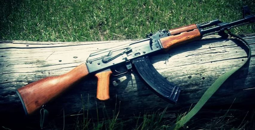 Cũng giống như AK-47, Type 56 có rất nhiều phiên bản khác nhau bao gồm phiên bản Type 56I/II với báng gấp gọn gàng, Type-56C với nòng ngắn, hộp tiếp đạn 20 viên hoặc thậm chí là phiên bản Type 84 sử dụng cỡ đạn 5,56mm chuẩn NATO. Nguồn ảnh: Pinterest.