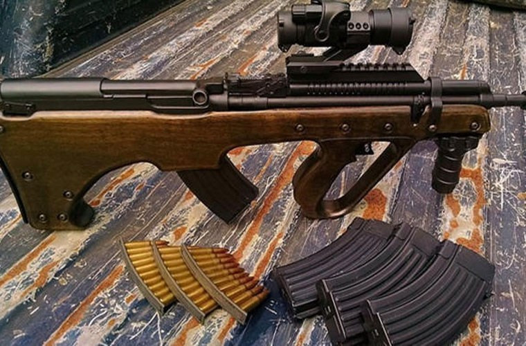 Đây cũng không phải lần đầu tiên khẩu súng trường tấn công Type 56 cổ lỗ sĩ của Trung Quốc bị mang ra "độ chế" lại thành súng trường tấn công kiểu Bullpup. Trong ảnh là một khẩu SKS được độ lại với thiết kế của một khẩu súng Bullpup (băng đạn được đặt phía sau) với kích thước chỉ bằng một nửa so với phiên bản SKS tiêu chuẩn.Nguồn ảnh: Rifle.