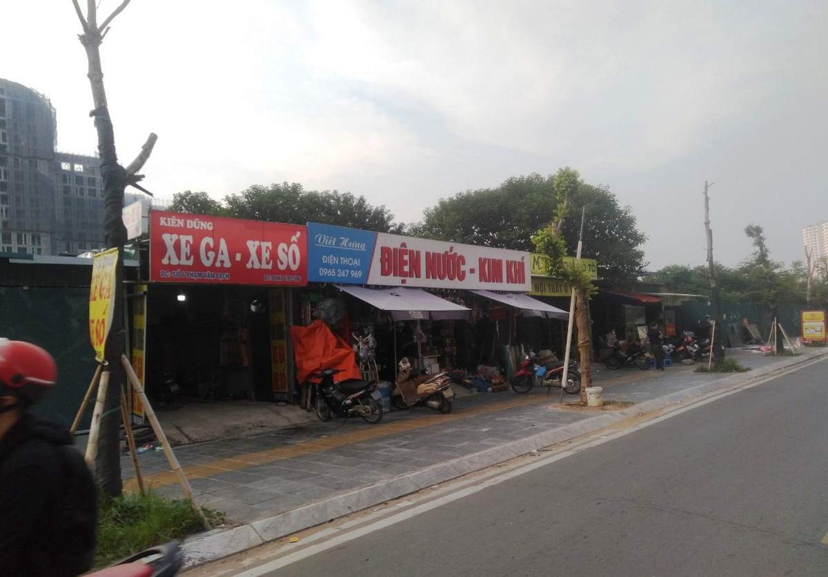 "Trong thời gian tới, UBND quận sẽ tiếp tục chỉ đạo UBND phường Yên Hòa và các đơn vị chức năng thường xuyên kiểm tra, xử lý dứt điểm các tồn tại nêu trên. Trên đây là báo cáo kết quả xử lý thông tin báo nêu của Uỷ ban nhân dân quận Cầu Giấy" - công văn trả lời của UBND phường Yên Hòa nêu.