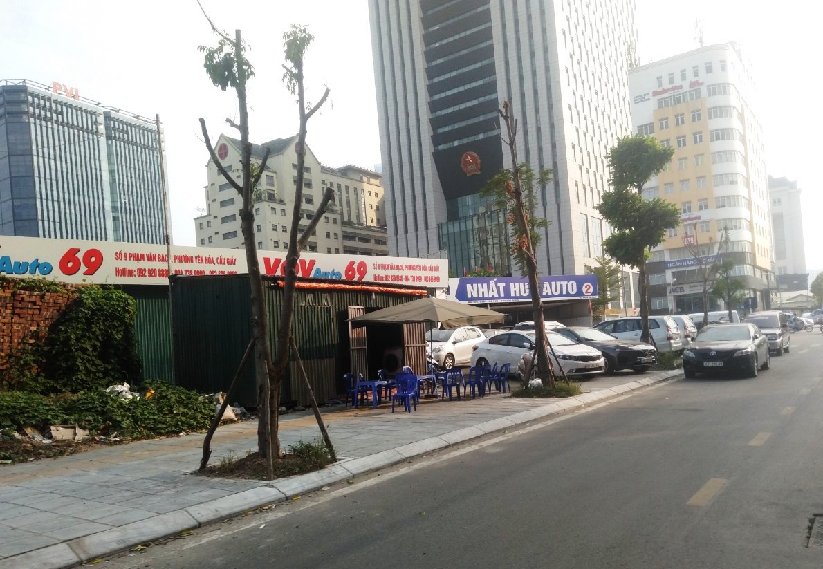 Mặc dù chỉ thị của UBND quận Cầu Giấy yêu cầu phường Yên Hòa khẩn trương giải quyết những điểm sai phạm trên...