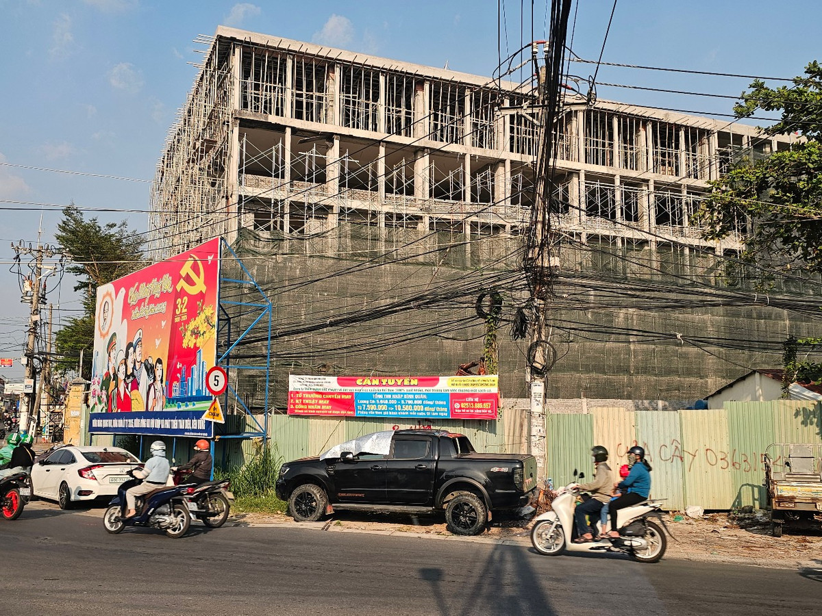 Dong Nai: Ai dang thi cong nang cap truong THCS Trang Dai?-Hinh-4