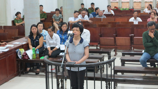 Cựu ĐBQH Châu Thị Thu Nga tại phiên sơ thẩm. Nguồn ảnh: Tuổi Trẻ