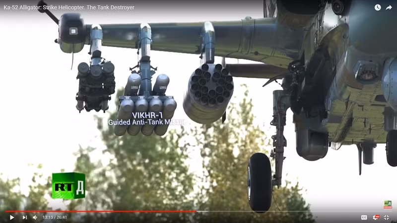 Ka-52 có thể bay với tốc độ tối đa 300km/h, trần bay tới 5.500m, tầm bay đến 1110 km. Trực thăng Nga được trang bị một số loại tên lửa chống tăng có điều khiển, tên lửa không đối không, rocket tấn công mặt đất 80 mm và pháo tự động tốc độ cao 30 mm.