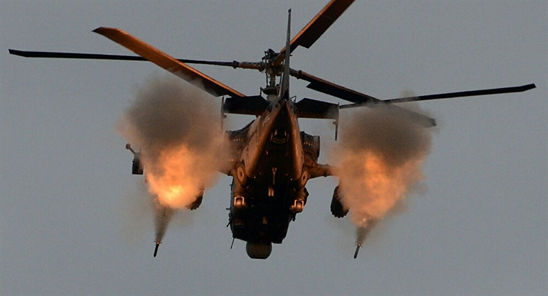 Đặc biệt, Ka-52 có thể trở thành sát thủ diệt hạm khi chúng được trang bị tên lửa Kh-35 Uran. Phát triển sau Apache, trực thăng Ka-52 có những tính năng kỹ chiến thuật tốt hơn Apache hoặc các máy bay trực thăng tấn công khác.