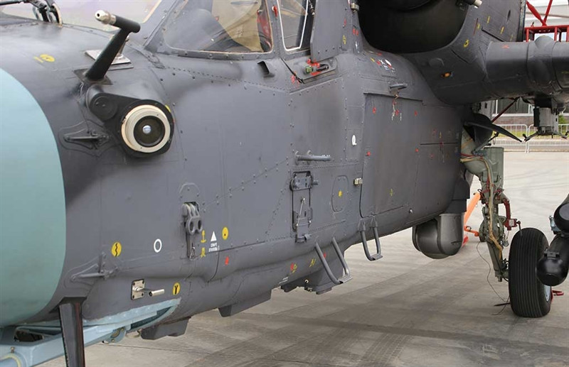 Trang bị mới của Ka-52 đã được trang We Are The Mighty của Mỹ đánh giá rất cao khi so với Apache. Theo báo Mỹ, AH-64 Apache từng là trực thăng tấn công hàng đầu thế giới nhưng đang bị Ka-52 của Nga soán ngôi.