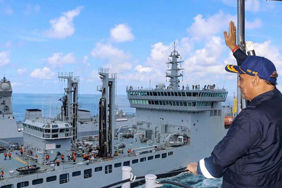 Hơn nữa, sự hiện diện của các đối thủ như Ấn Độ - nước có các tàu sân bay riêng - làm tăng nhu cầu của Trung Quốc về các tàu sân bay để hỗ trợ các hoạt động hải quân trong khu vực.