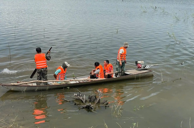 Lật thuyền ở Đắk Lắk, một thiếu nữ mất tích Lat thuyen o Dak Lak, mot thieu nu mat tich