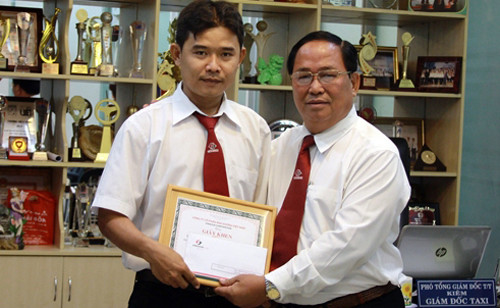 Lạ lùng nhièu “dại gia” bo lai hon 5 tỷ tren taxi Vinasun