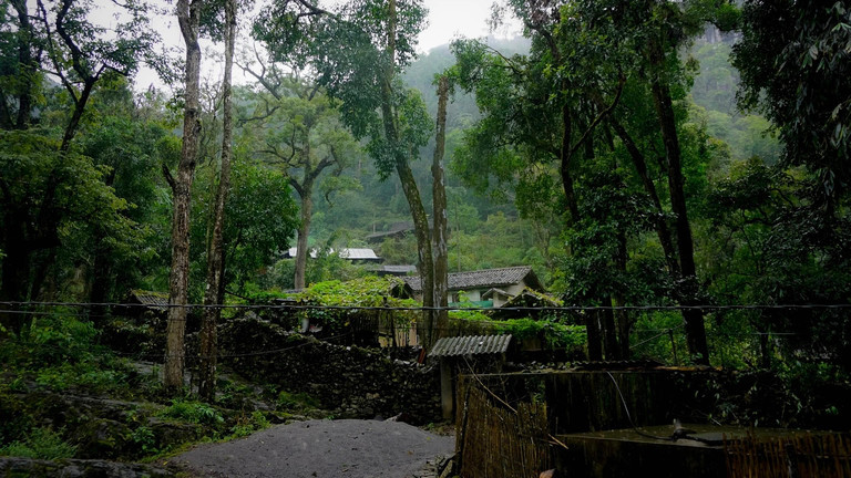 Ngoi lang ‘3 khong’ nghin tuoi an minh trong may o Ha Giang-Hinh-2