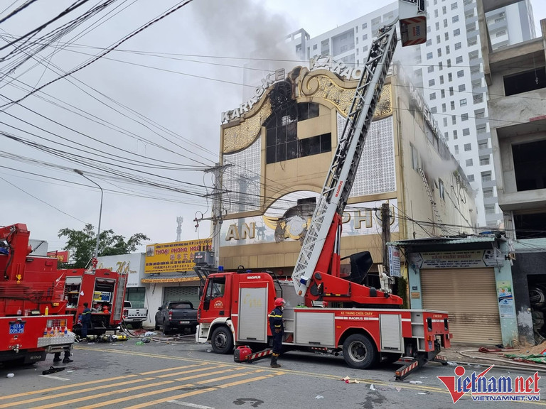 Vụ cháy quán karaoke làm 32 người chết: Truy tố 3 cựu cán bộ công an Vu chay quan karaoke lam 32 nguoi chet: Truy to 3 cuu can bo cong an