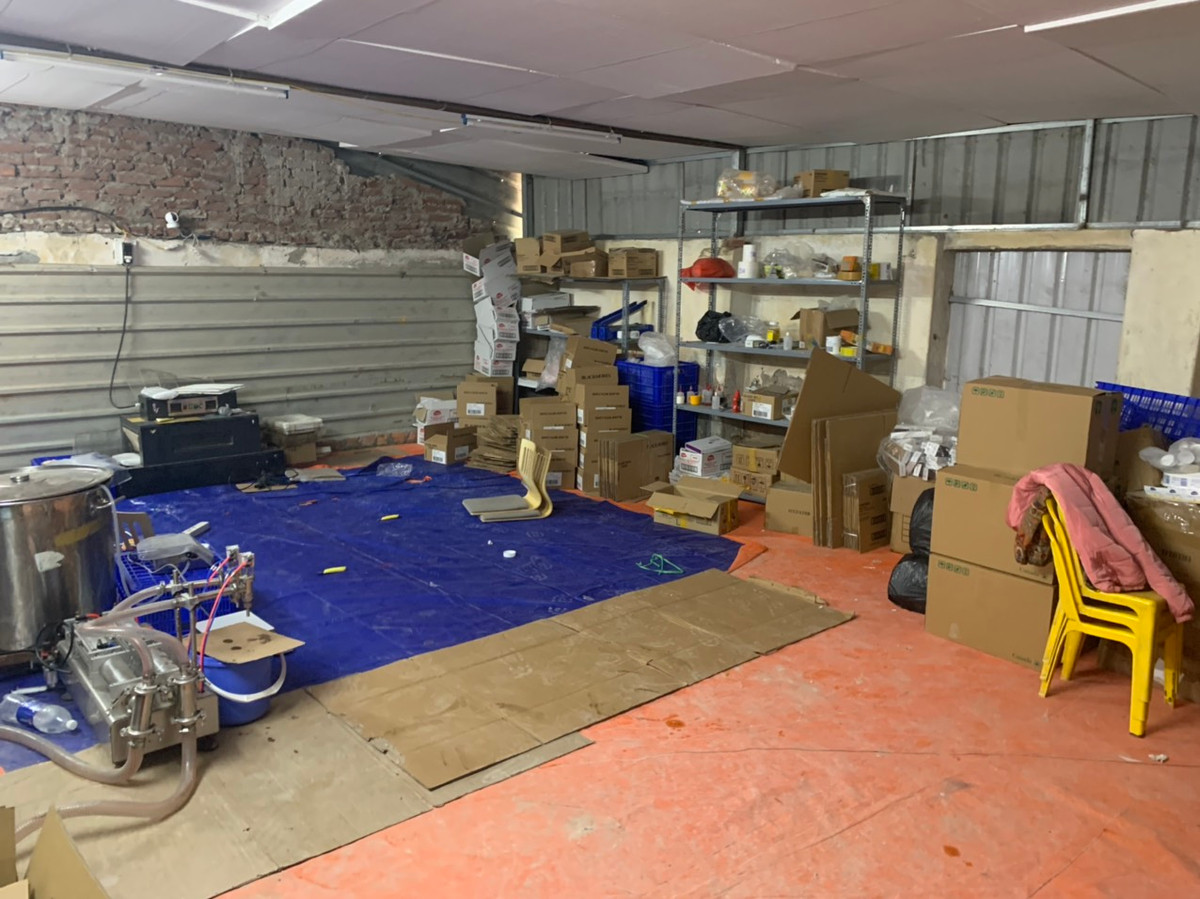 Hà Nội: Phát hiện hàng chục tấn TPCN, mỹ phẩm sản xuất trong... trại nuôi gà Ha Noi: Phat hien hang chuc tan TPCN, my pham san xuat trong... trai nuoi ga