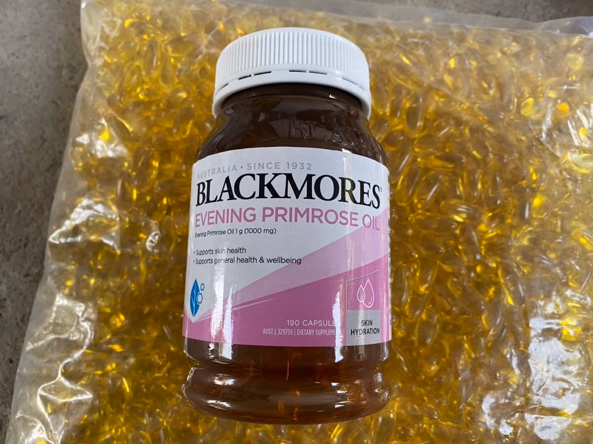 Ha Noi: Phat hien hang chuc tan TPCN, my pham san xuat trong... trai nuoi ga-Hinh-3