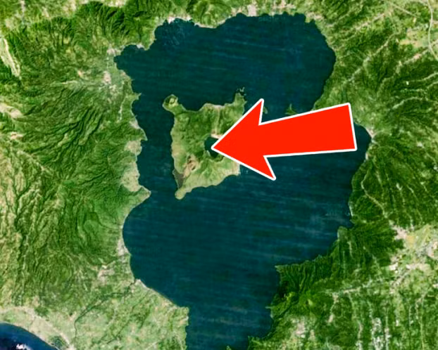  8. Phillippines có một cái "hồ chứa hồ": Có một cái hồ ở Phillippines được cho là một trong những địa điểm độc đáo nhất trên Trái Đất. Đó là hồ Taal trên đảo Luzon, có hòn đảo núi lửa riêng bên trong nó và trên hòn đảo là một cái hồ nhỏ có tên Vulcan Point