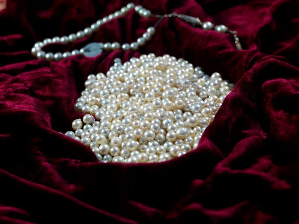 3. Dubai chỉ giàu nhờ dầu mỏ: Trên thực tế, không riêng gì dầu mỏ, Dubai còn là xứ sở của ngọc trai, nhiều thợ lặn săn tìm ngọc trai cũng trở nên giàu có nhờ nghề này. Đặc biệt, Vịnh Ba Tư là nơi có nhiều trai sinh sống.