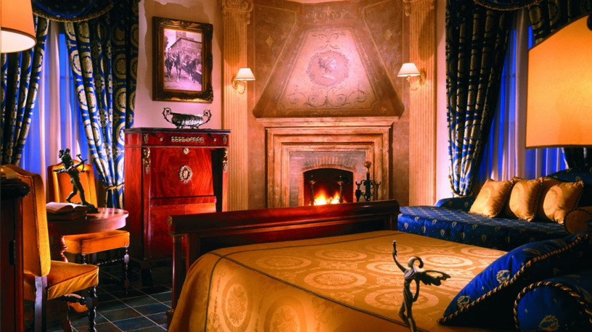  Castello della Castelluccia (Italy): Castello della Castelluccia vốn là một lâu đài thời Trung cổ, do gia đình quý tộc Cancellieri xây dựng vào giữa thế kỷ 12-13. Khách sạn 4 sao này hiện tọa lạc ở vùng nông thôn thủ đô Roma, thu hút du khách bởi kiến trúc lãng mạn, hoài cổ cùng những góc vườn thơ mộng, đẹp mê mẩn. Ảnh: Icastelli.