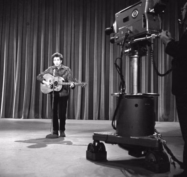 Bob Dylan trong buổi diễn tập cho chương trình The Ed Sullivan Show, 1963.