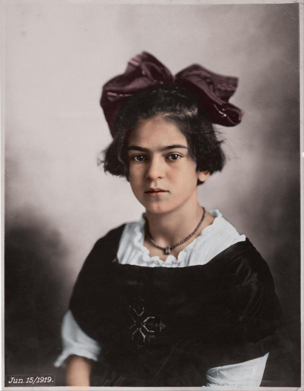 Bức ảnh họa sĩ Frida Kahlo do bố cô, một nhiếp ảnh gia, chụp năm 1919.