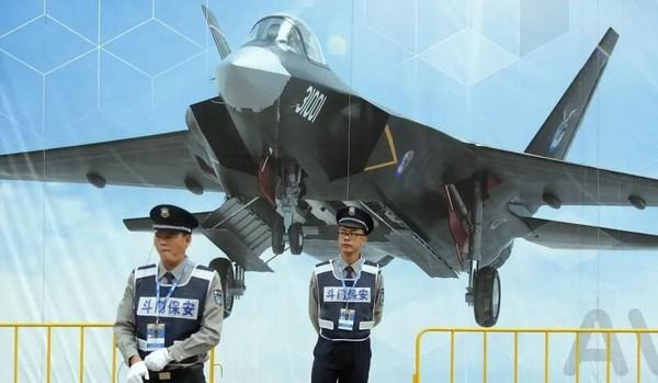 Nhận thấy các động thái từ nước láng giềng Pakistan, Ấn Độ đã phải nhanh chóng lên kế hoạch mua lại tiêm kích F-35 nhằm cân bằng tiềm lực quân sự.