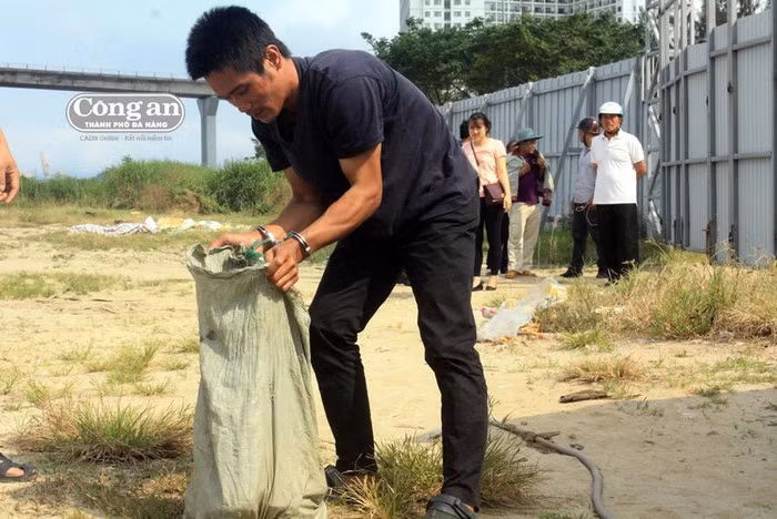 Khong tim thay xac nan nhan, sao ke giet con gai phi tang xuong song van bi truy to?-Hinh-13