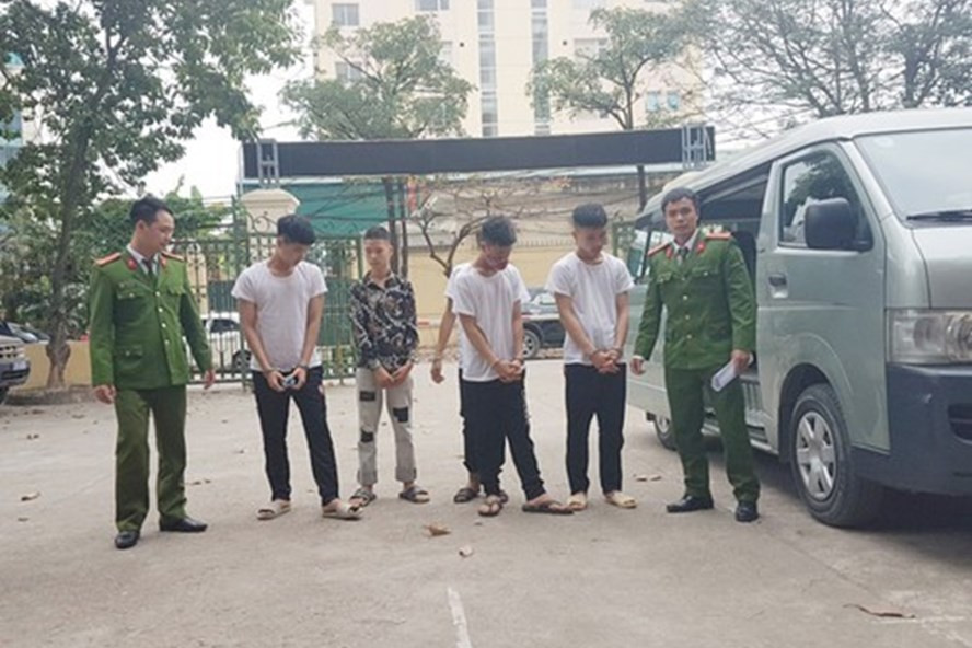 Quy ong dong tinh bi ban tinh ru hoi cuop xe o vuon oi My Dinh