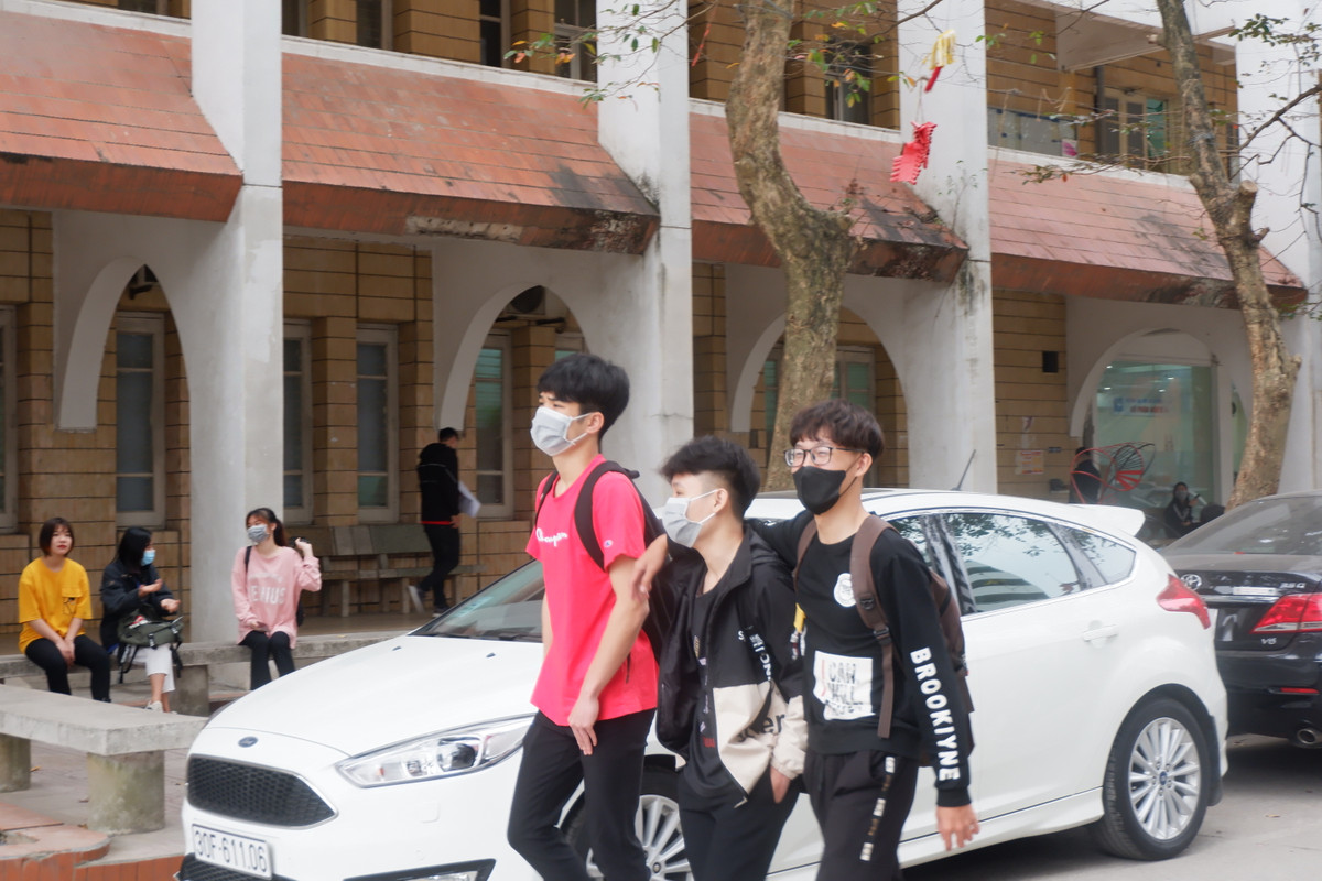 Can canh ngay dau tien sinh vien di hoc tro lai sau dot nghi vi dich Covid-19-Hinh-13