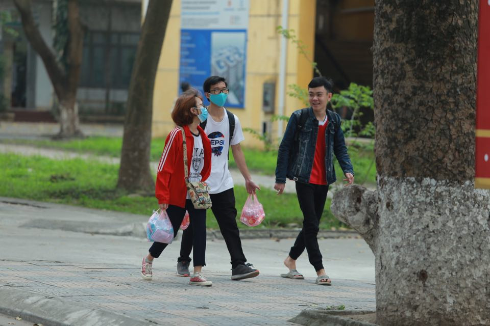 Can canh ngay dau tien sinh vien di hoc tro lai sau dot nghi vi dich Covid-19-Hinh-10